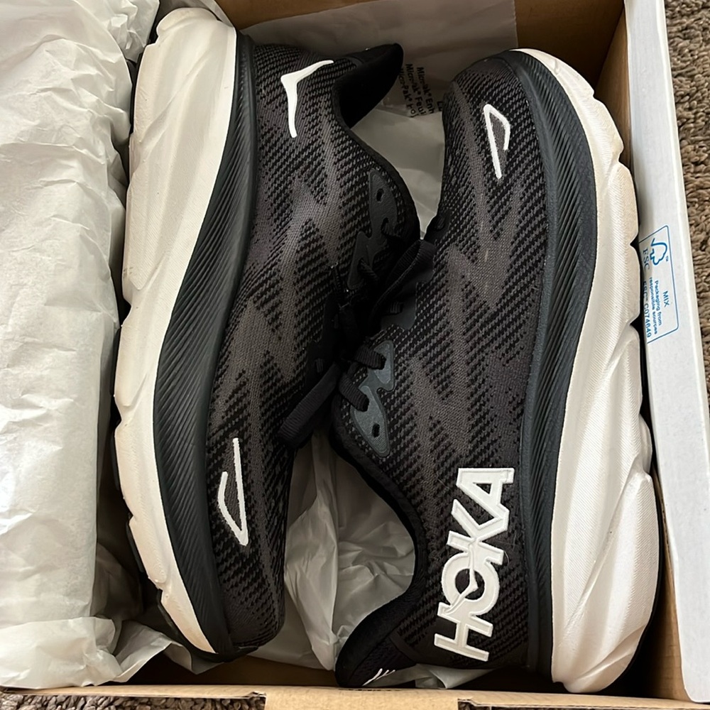 Hoka Clifton 9 - worn ONCE-